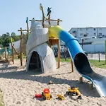 601, Seepark Apartment *